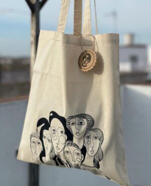 totebag dibujo varias personas