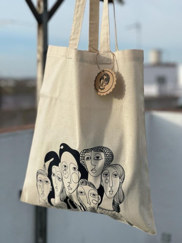 totebag dibujo varias personas